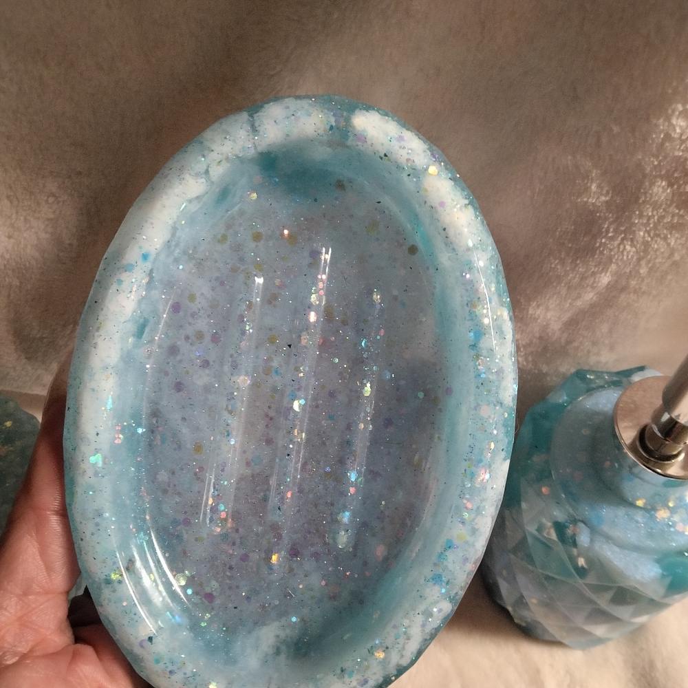Blue Bathroom Accessory Set - Picture 4 of 8